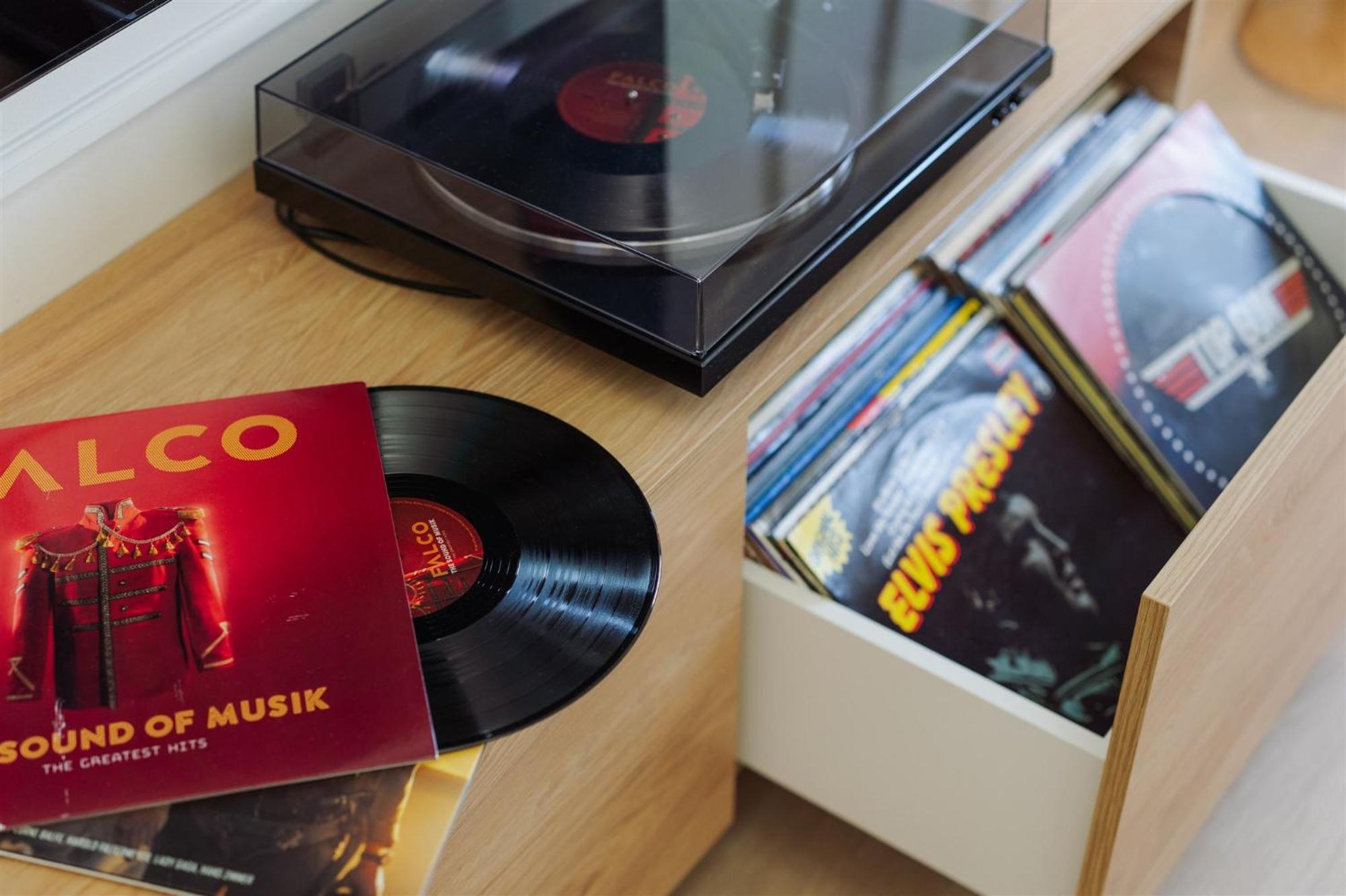Apartment Good Vibe Near Metro - Garage, Air-conditioning, Vinyl Player *