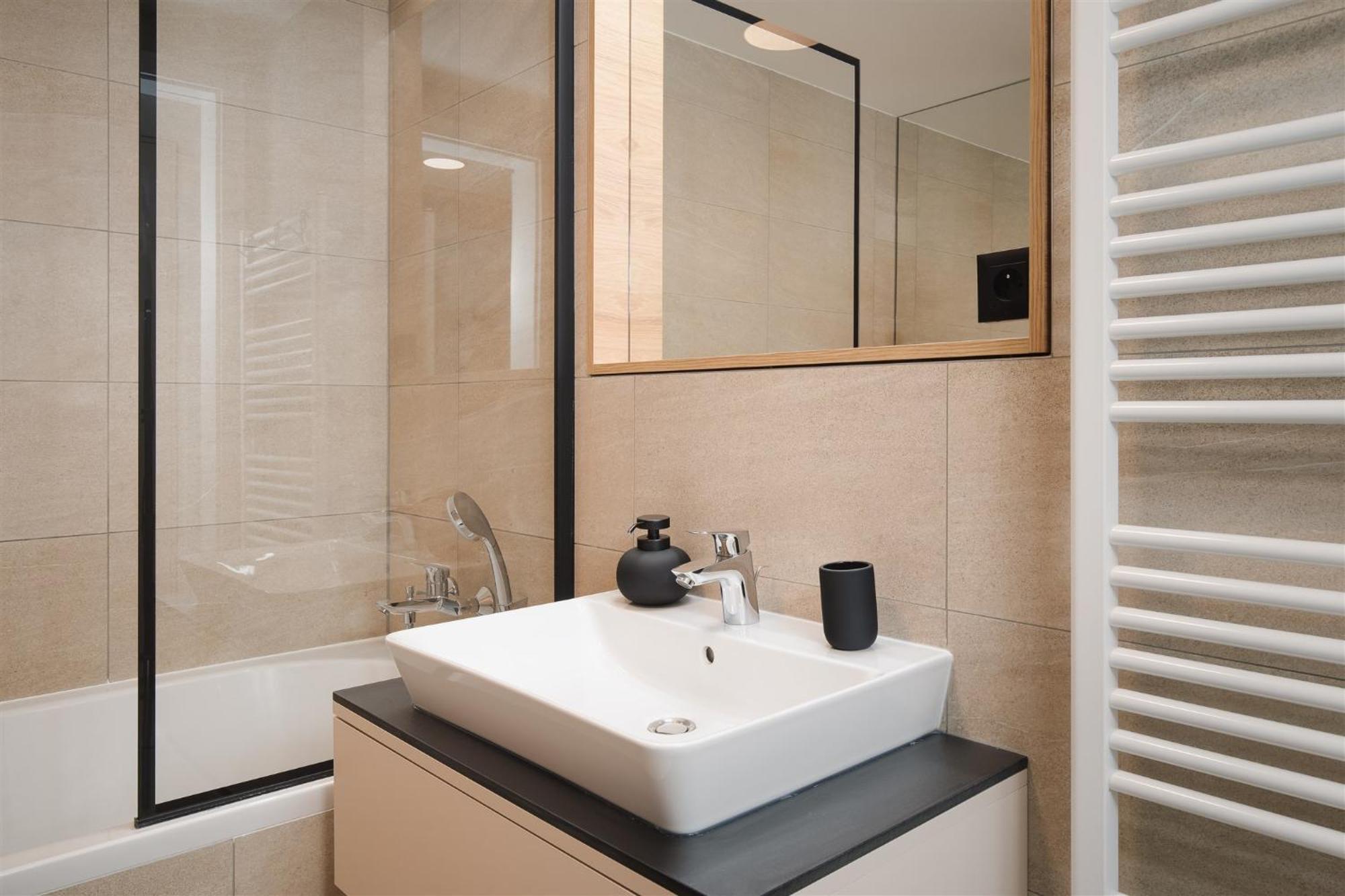 Good Vibe Near Metro - Garage, Air-conditioning, Vinyl Player Apartment Prag